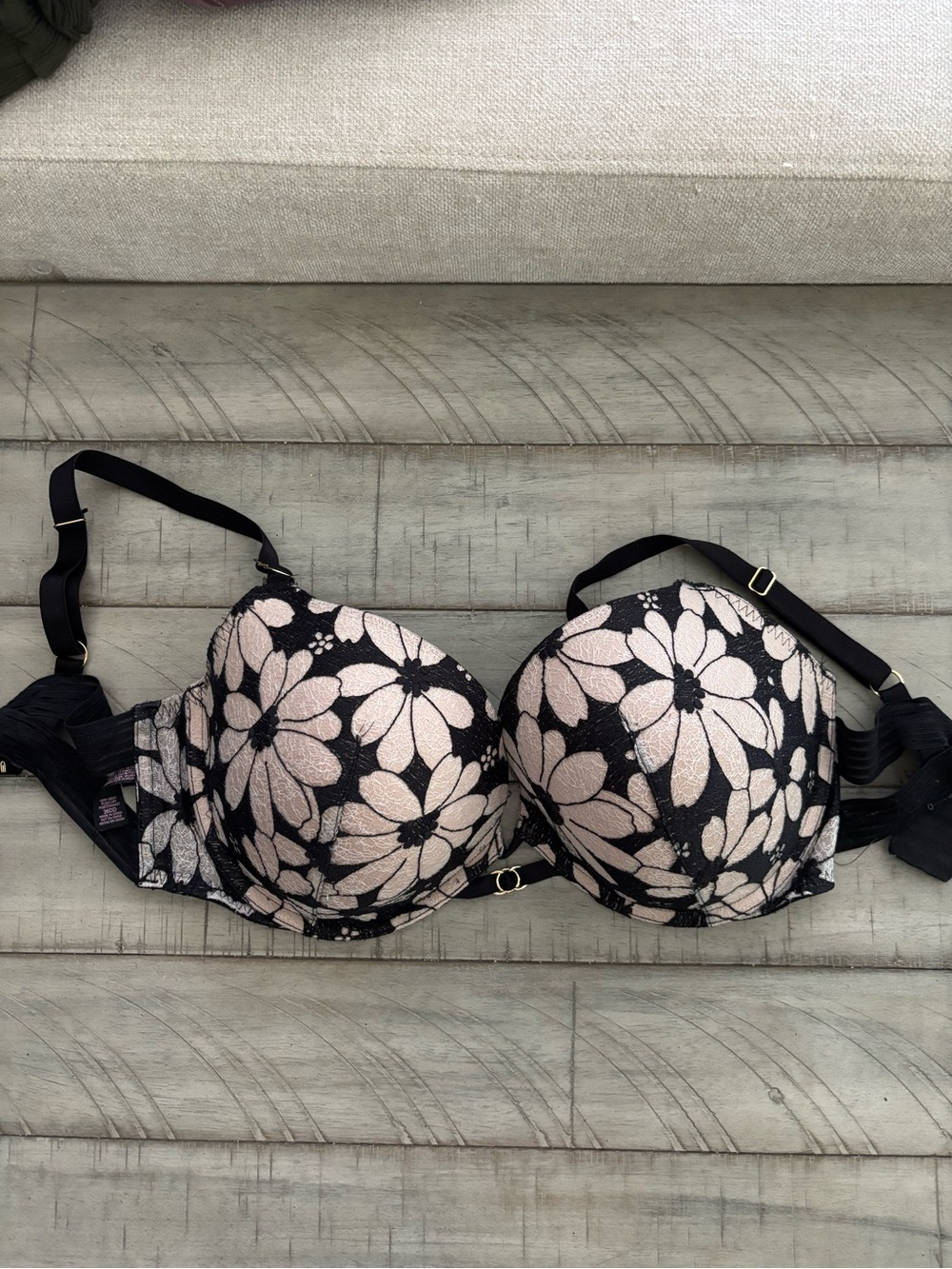 Victoria Secret Floral Lace Push-Up Bra in Black and Light Pink Size 36DD
